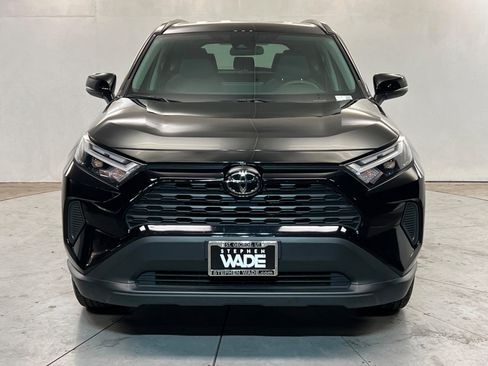 Used 2025 Toyota RAV4 XLE AWD/4WD image 9
