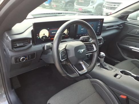 Used 2024 Ford Mustang Convertible image 17