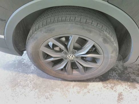 Used 2023 Volkswagen Tiguan SE FWD image 9