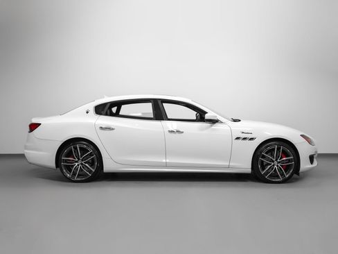 Used 2023 Maserati Quattroporte Modena RWD image 12