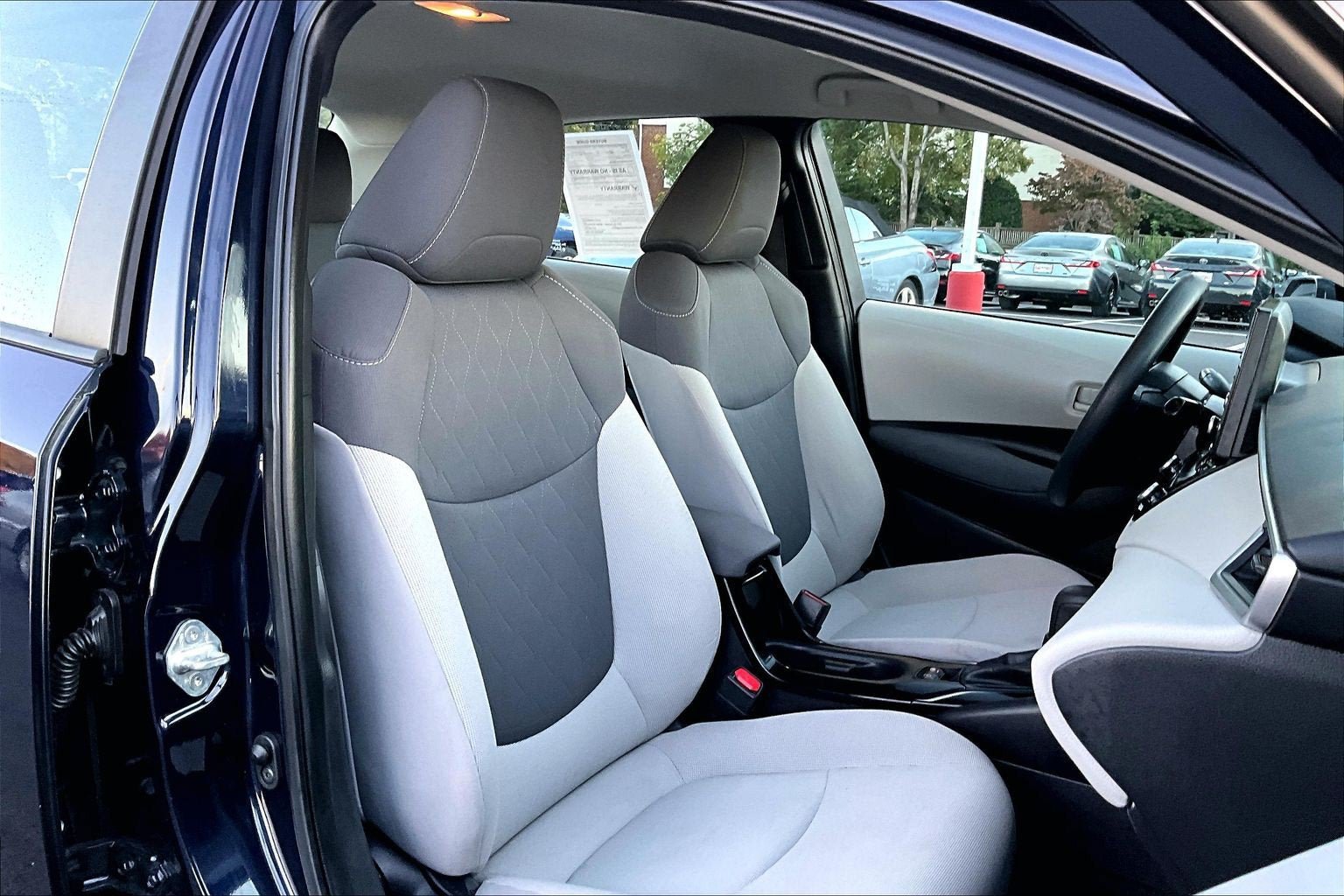 Used 2022 Toyota Corolla LE FWD image 7