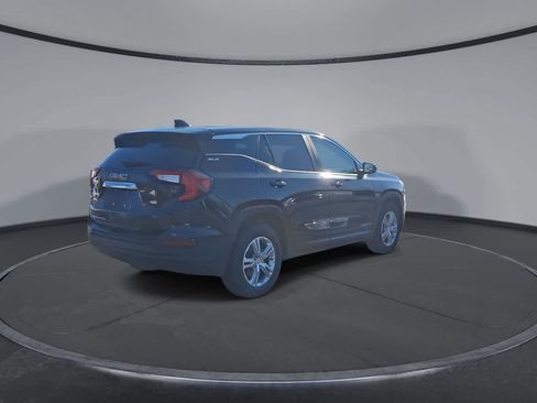 Used 2024 GMC Terrain SLE image 8