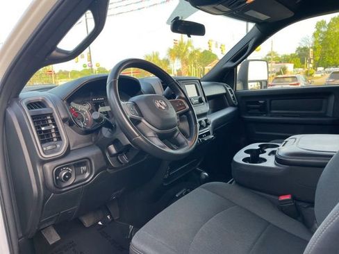 Used 2024 RAM 3500 Tradesman w/ Chrome Appearance Group AWD/4WD image 6