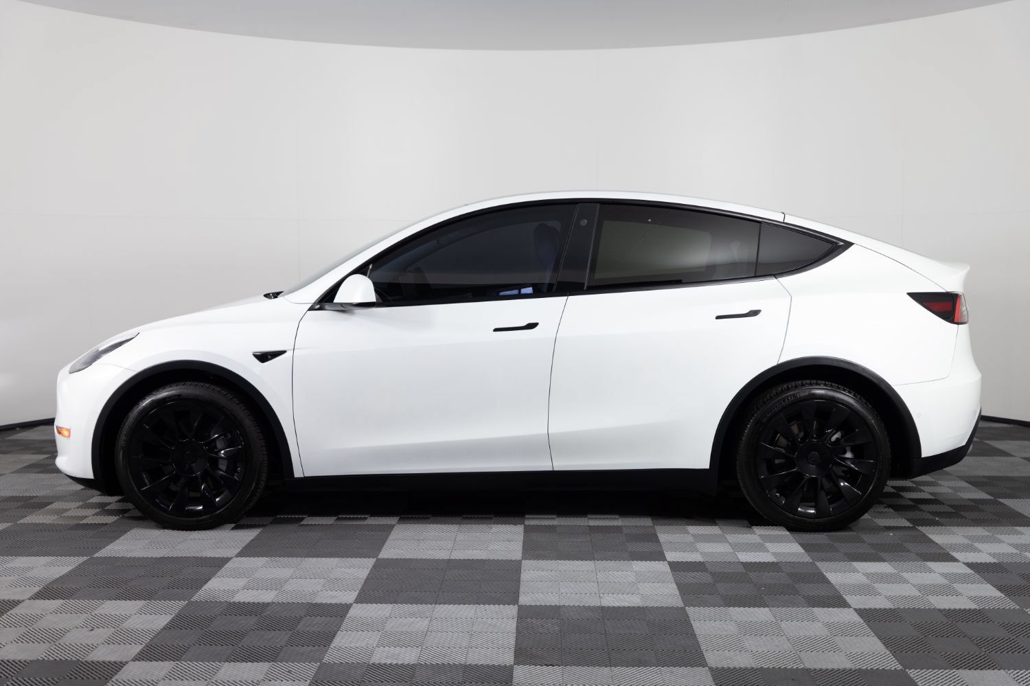 Used 2021 Tesla Model Y Long Range AWD/4WD image 3