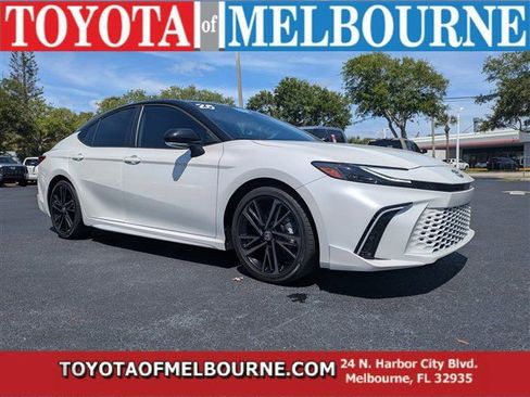 Used 2025 Toyota Camry XSE image 1