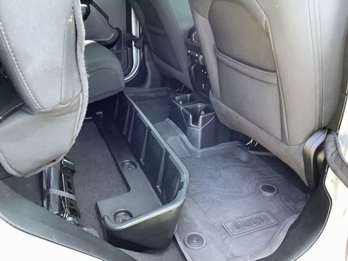 Used 2023 Jeep Gladiator Willys image 37