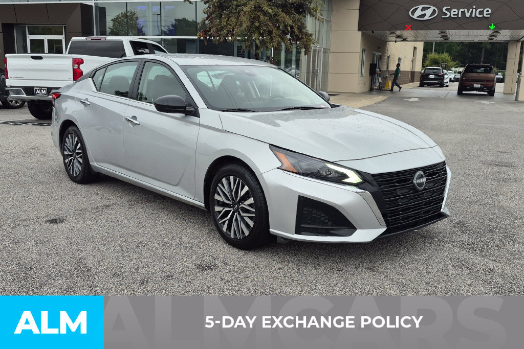 Used 2024 Nissan Altima 2.5 SV FWD image 3