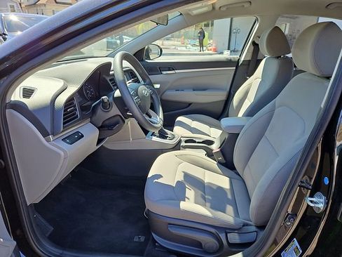 Used 2020 Hyundai Elantra SE FWD image 13