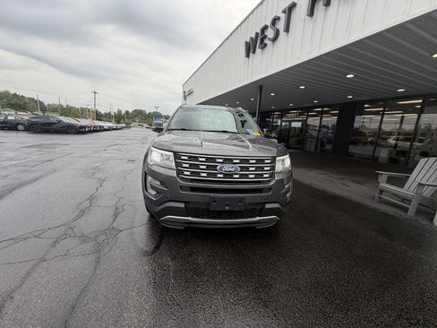 Used 2017 Ford Explorer XLT w/ Equipment Group 202A AWD/4WD image 4