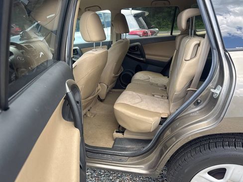 Used 2011 Toyota RAV4 4WD w/ Base L4 Extra Value Pkg image 14