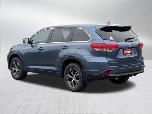 Used 2017 Toyota Highlander Plus AWD/4WD image 5