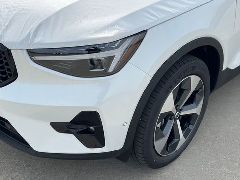 New 2026 Volvo XC40 B5 Plus w/ Protection Package Premier image 7
