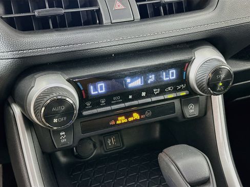 Used 2025 Toyota RAV4 XLE FWD image 23