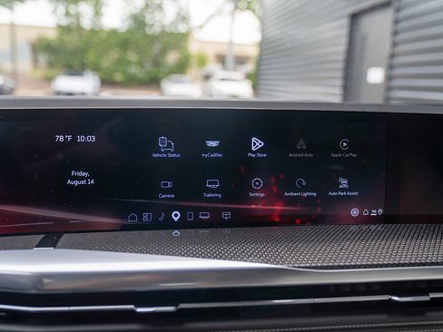 Used 2025 Cadillac Escalade ESV V AWD/4WD image 11