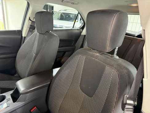 Used 2017 Chevrolet Equinox LS FWD image 18