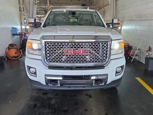 Used 2016 GMC Sierra 2500 Denali w/ Duramax Plus Package AWD/4WD image 5