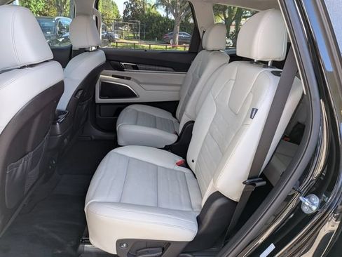 Certified 2025 Kia Telluride SX Prestige AWD/4WD image 17