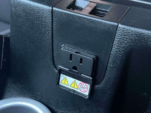 Used 2016 Jeep Wrangler Sahara w/ Connectivity Group AWD/4WD image 32