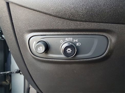 Used 2023 Chevrolet Equinox LT image 29