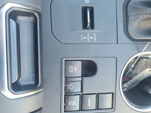 Used 2023 Toyota Highlander LE image 27