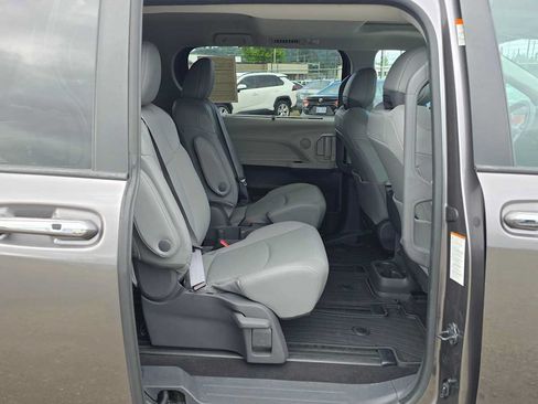Used 2021 Toyota Sienna XLE AWD/4WD image 11