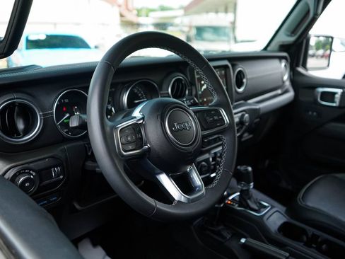 Used 2023 Jeep Wrangler Unlimited Sahara AWD/4WD image 5