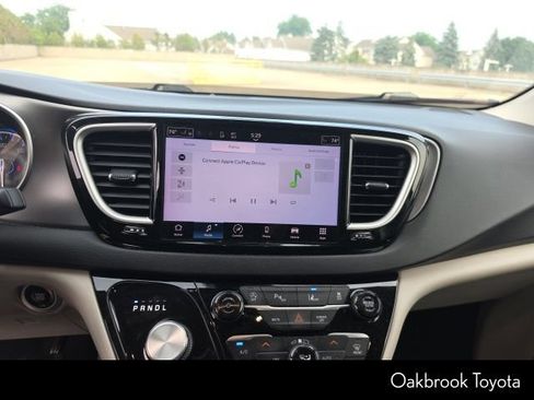 Used 2022 Chrysler Pacifica Touring-L FWD image 13