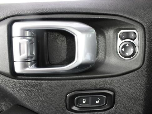 Used 2025 Jeep Wrangler Unlimited Sahara AWD/4WD image 14