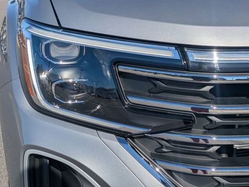 New 2026 Volkswagen Atlas SE FWD image 10