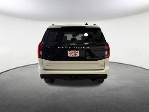 New 2026 Ford Expedition Active image 4