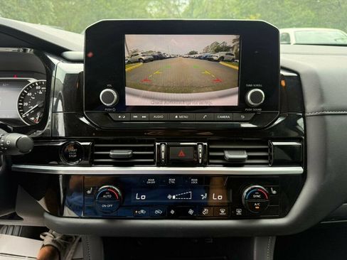 Used 2025 Nissan Pathfinder SV FWD image 6