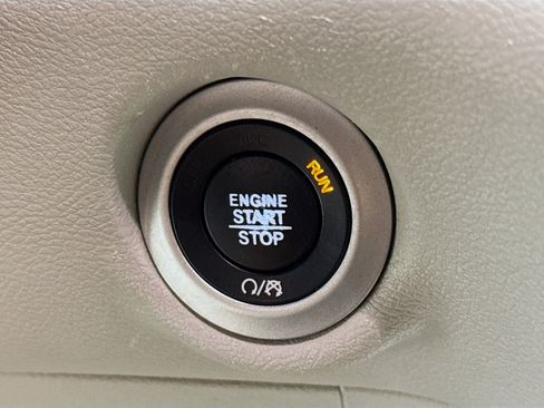 Used 2022 Chrysler Voyager LX FWD image 21