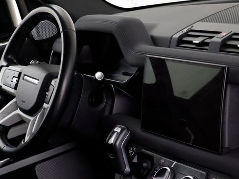 Used 2023 Land Rover Defender 130 SE image 23