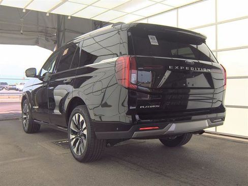 Used 2025 Ford Expedition Platinum w/ Driver's Package AWD/4WD image 4
