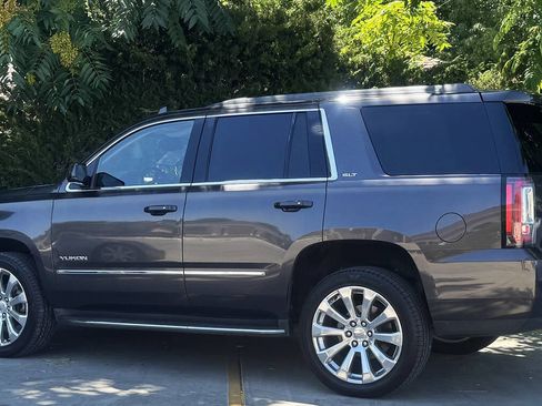 Used 2017 GMC Yukon SLT AWD/4WD image 6