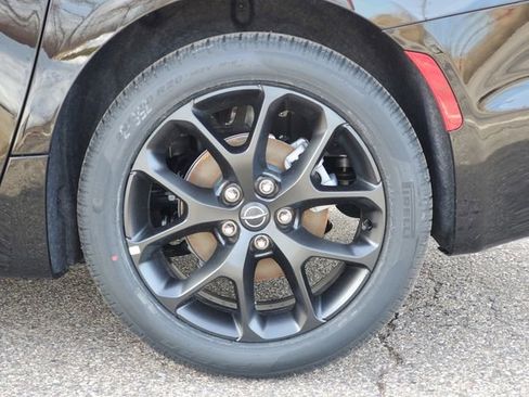 New 2026 Chrysler Pacifica Select w/ S Appearance Package image 32