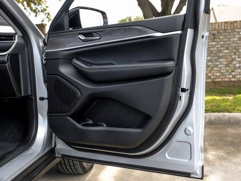 Used 2023 Jeep Grand Cherokee L Limited image 55