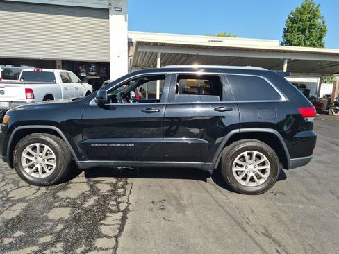 Used 2021 Jeep Grand Cherokee Laredo RWD image 9