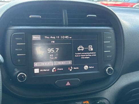 Used 2025 Kia Soul LX w/ LX Technology Package FWD image 19