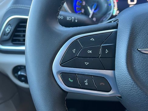 Used 2023 Chrysler Pacifica Limited FWD image 20