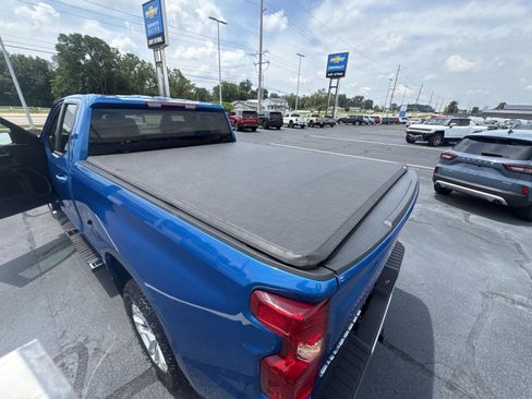 Used 2023 Chevrolet Silverado 1500 LT w/ Z71 Off-Road Package AWD/4WD image 11