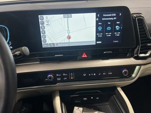 Used 2024 Kia Sportage EX w/ EX Premium Package image 18