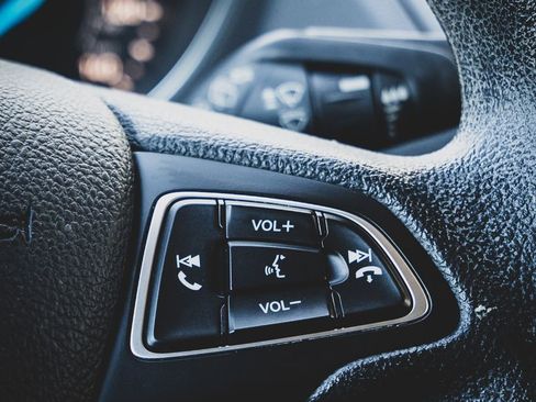 Used 2019 Ford Escape SE image 12