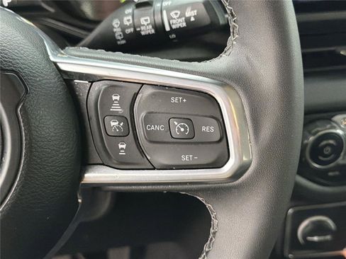 Used 2025 Jeep Wrangler Unlimited Sahara AWD/4WD image 26