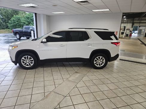 Used 2020 Chevrolet Traverse LT w/ Driver Confidence II Package AWD/4WD image 4