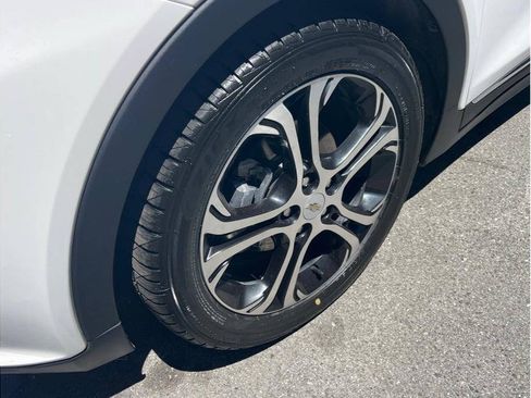 Used 2018 Chevrolet Bolt Premier w/ Driver Confidence II Package FWD image 14