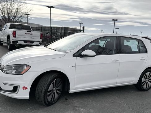 Used 2016 Volkswagen e-Golf SE image 4