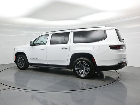 Used 2024 Jeep Wagoneer L Series II image 7