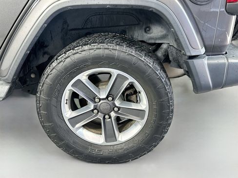 Used 2019 Jeep Wrangler Unlimited Sahara AWD/4WD image 30