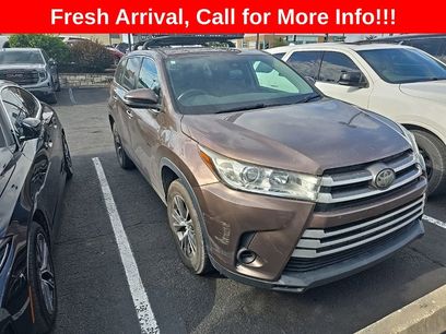 Used 2018 Toyota Highlander LE w/ Carpet Mat Package (TMS)